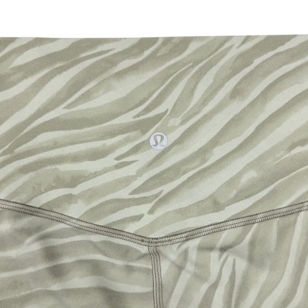 Lululemon Align Short Nulu 8" Le Tigre Camo Green Fern Multi Size 4 - Picture 7 of 8